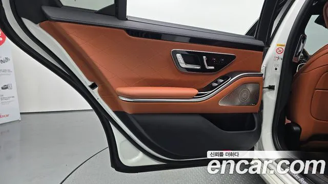 Mercedes-Benz S-Class — Фото автомобиля 24