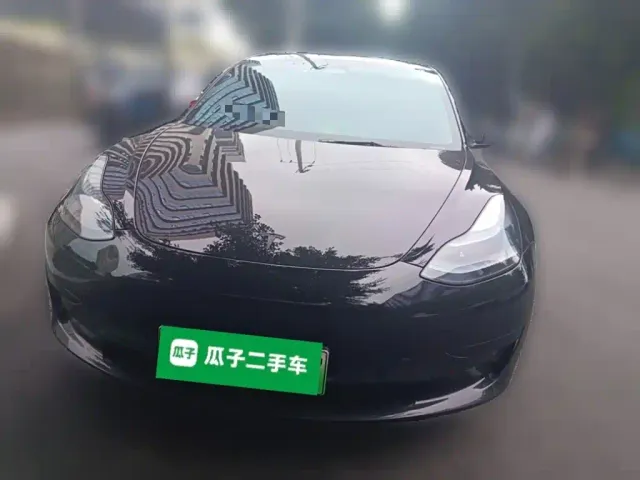 Tesla Model 3 — Фото автомобиля 2