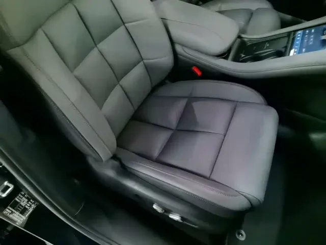 IM Motors LS6 — Фото автомобиля 24