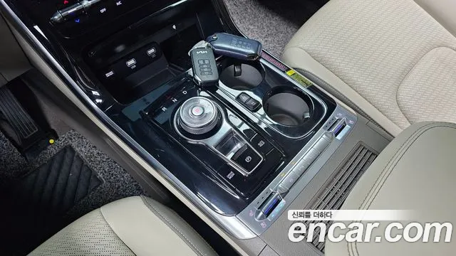 Kia Carnival Generation 4 — Фото автомобиля 9