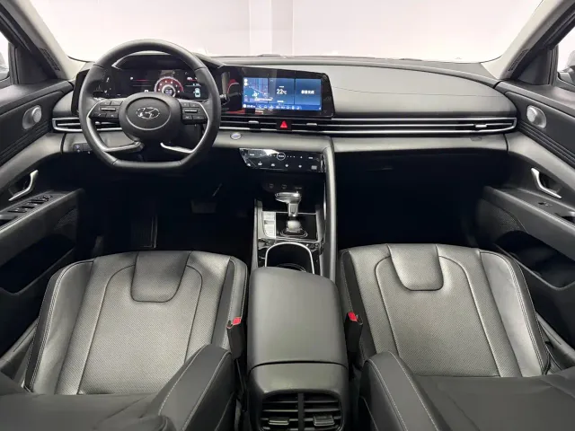 Hyundai Elantra — Фото автомобиля 11