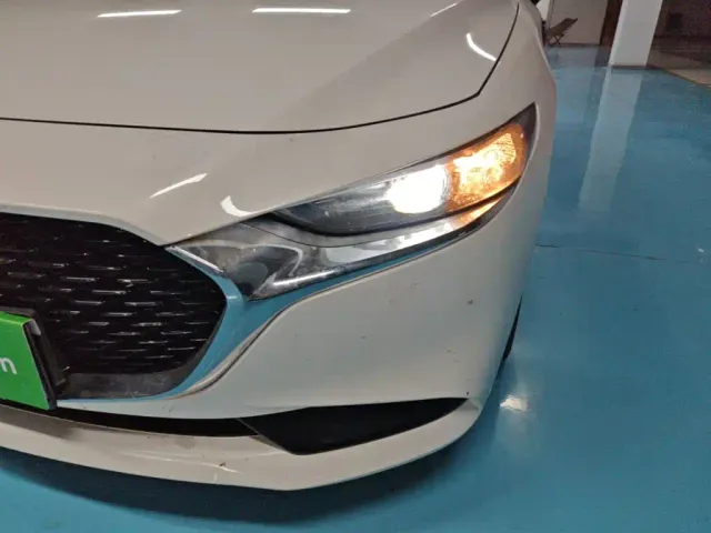 Mazda Axela — Фото автомобиля 23