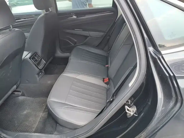 Volkswagen Passat — Фото автомобиля 16