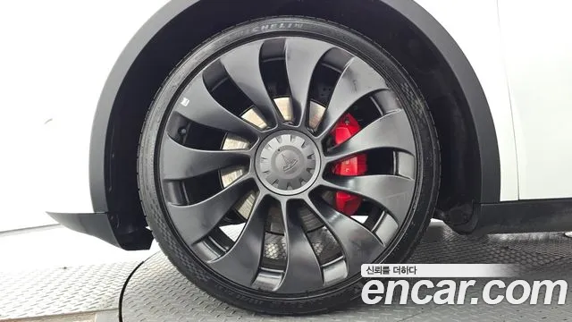 Tesla Model Y — Фото автомобиля 5