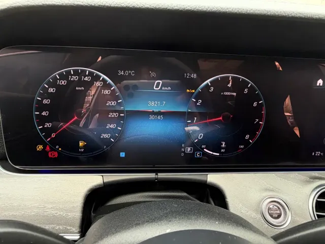 Mercedes-Benz E-Class — Фото автомобиля 12