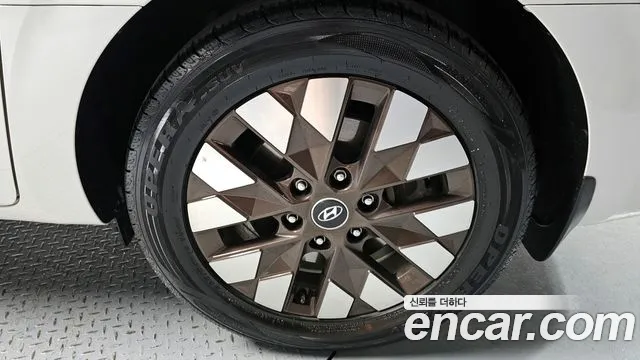 Hyundai Staria Staria 4WD Lounge 9 мест — Фото автомобиля 5