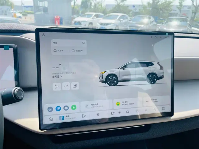 Volvo XC70 Plug-in Hybrid — Фото автомобиля 15