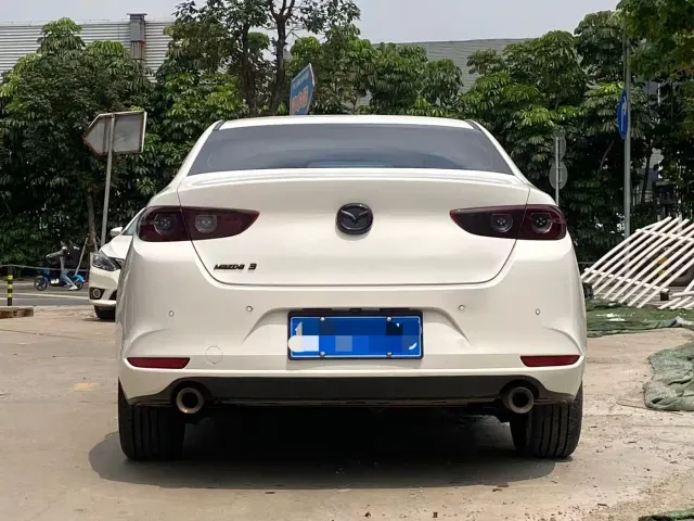 Mazda Axela — Фото автомобиля 9