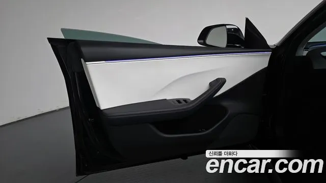 Tesla Model 3 — Фото автомобиля 13
