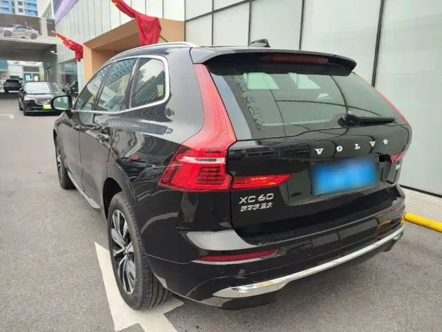 Volvo XC60 — Фото автомобиля 4
