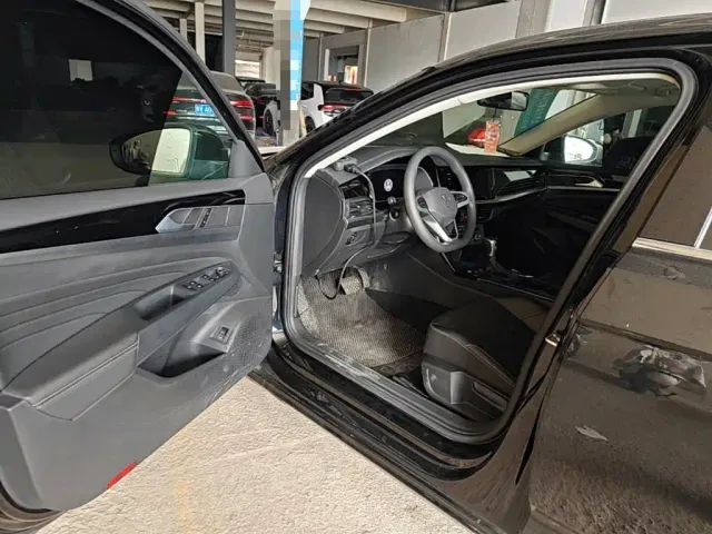 Volkswagen Passat — Фото автомобиля 15
