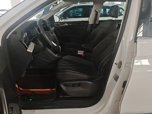 Volkswagen Tiguan L — Фото автомобиля 14