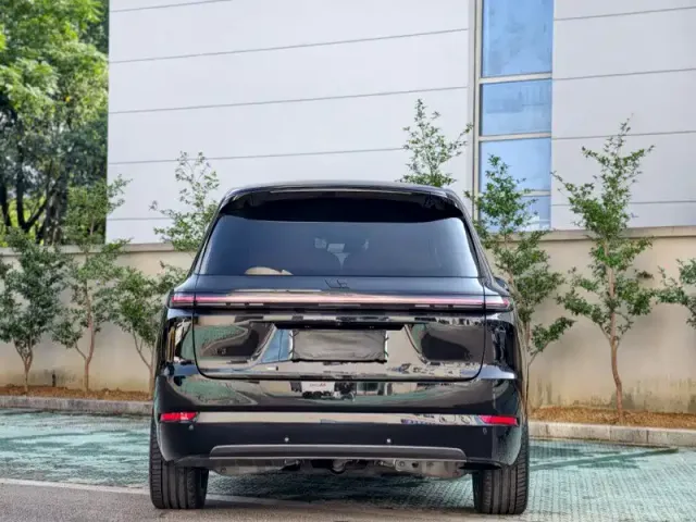 Li Auto L9 — Фото автомобиля 12
