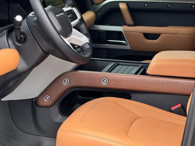 Land Rover Defender — Фото автомобиля 9