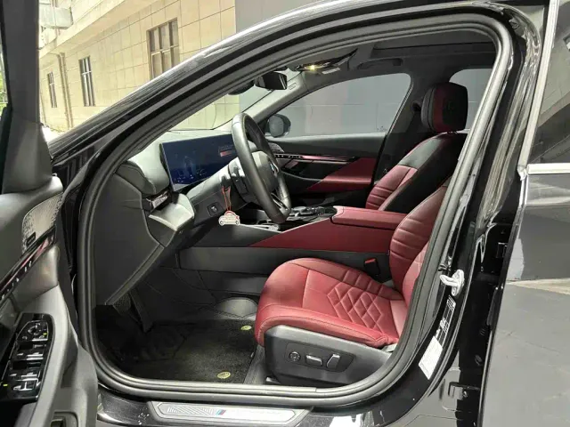 BMW 5 Series — Фото автомобиля 11