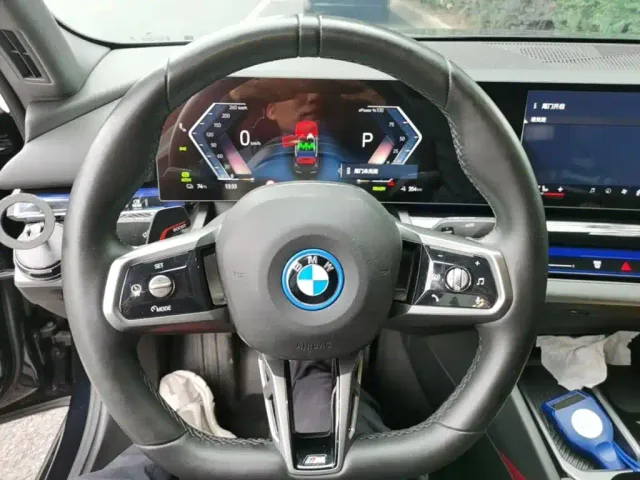 BMW i5 — Фото автомобиля 10