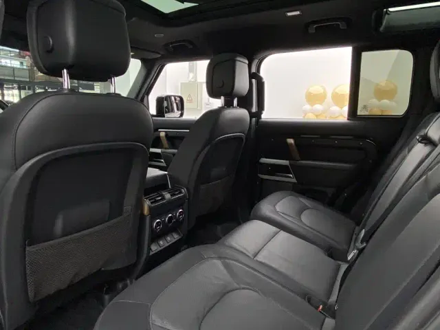 Land Rover Defender — Фото автомобиля 15