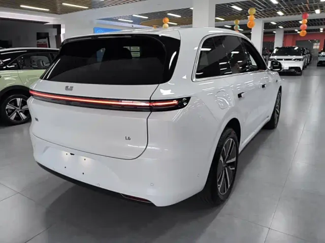Li Auto L6 — Фото автомобиля 6