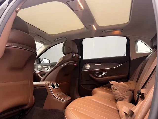 Mercedes-Benz E-Class — Фото автомобиля 6