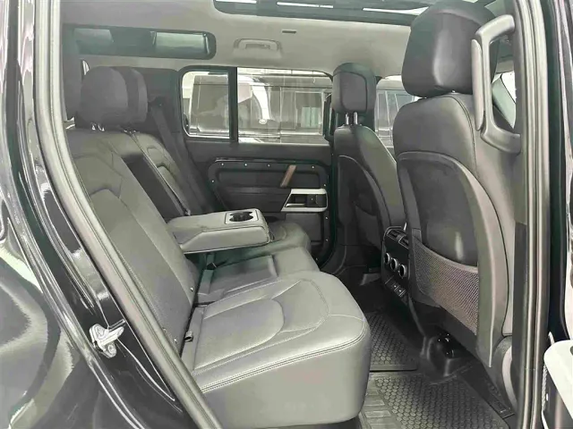 Land Rover Defender — Фото автомобиля 14