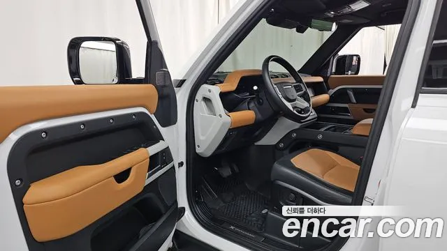 Land Rover Defender — Фото автомобиля 15