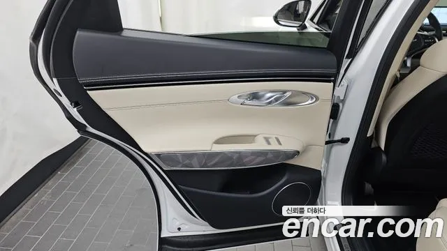 Genesis GV70 — Фото автомобиля 14