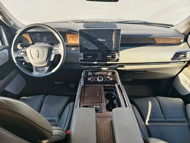 Lincoln Navigator — Фото автомобиля 11
