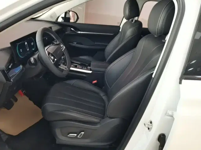 Roewe RX5 Max — Фото автомобиля 10