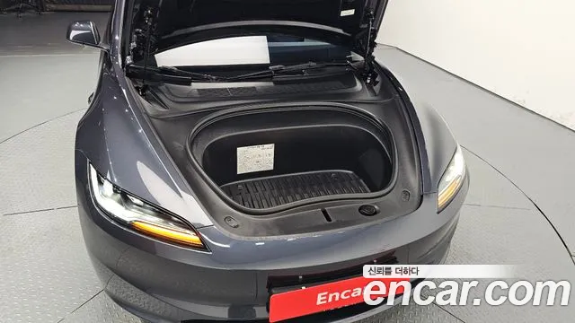 Tesla Model 3 — Фото автомобиля 6