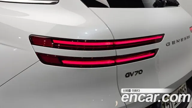 Genesis GV70 — Фото автомобиля 8