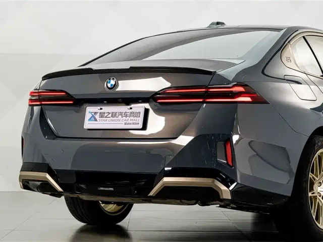 BMW 5 Series — Фото автомобиля 8