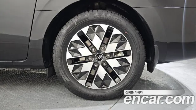 Hyundai Staria Staria 4WD Lounge 7 мест — Фото автомобиля 17