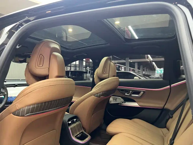 Mercedes-Benz E-Class — Фото автомобиля 12