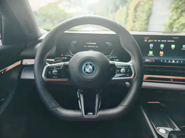 BMW i5 — Фото автомобиля 12