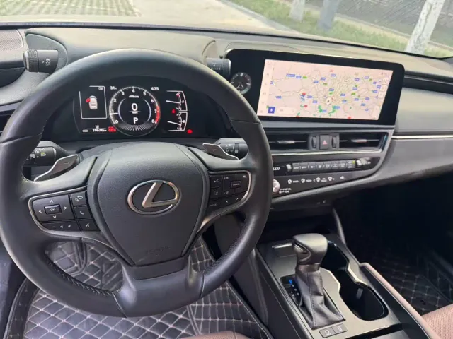 Lexus ES — Фото автомобиля 5