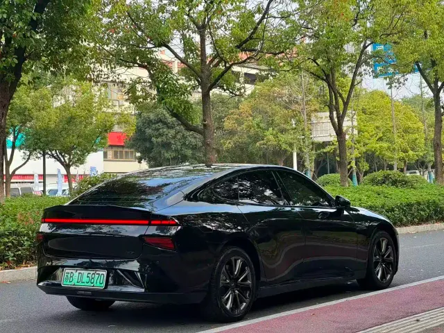 Xpeng P7 — Фото автомобиля 9
