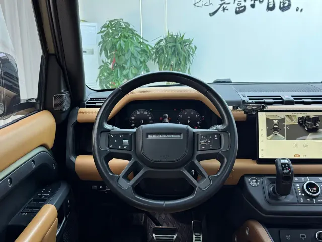 Land Rover Defender — Фото автомобиля 8