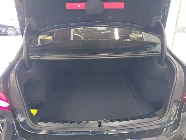 BMW 3 Series — Фото автомобиля 18