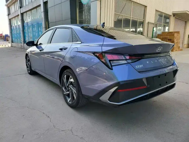 Hyundai Elantra — Фото автомобиля 12