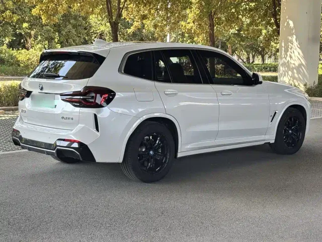 BMW iX3 — Фото автомобиля 6