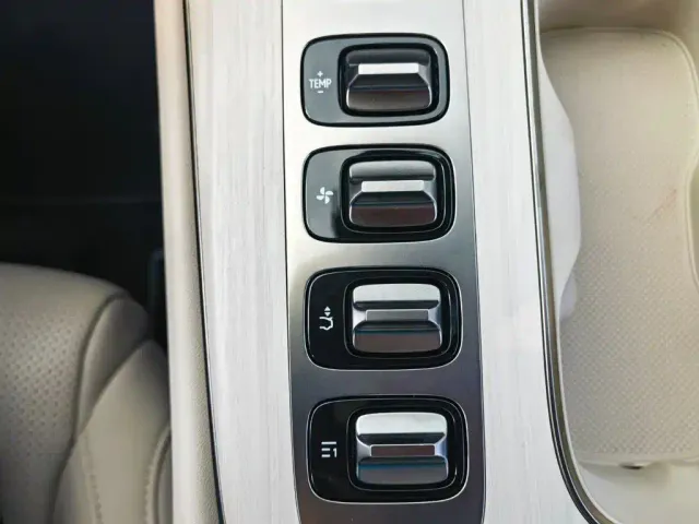 Xiaomi SU7 — Фото автомобиля 24