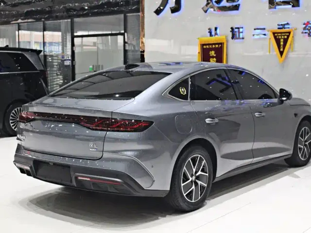 BYD Qin L — Фото автомобиля 15