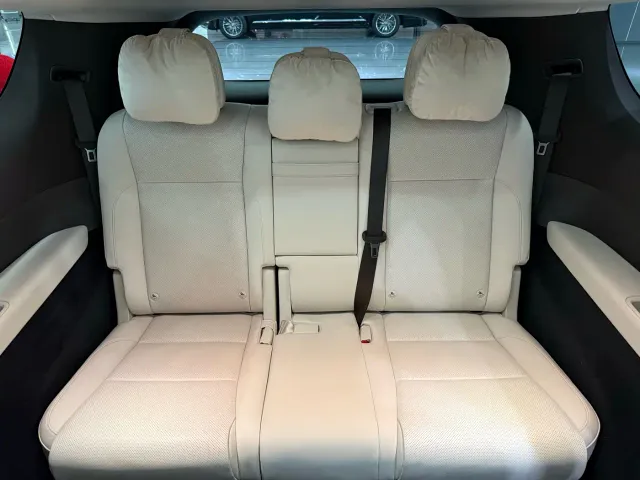 Li Auto MEGA — Фото автомобиля 12