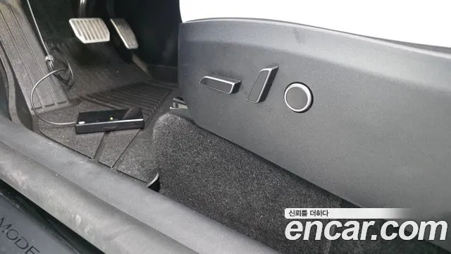 Tesla Model Y — Фото автомобиля 21
