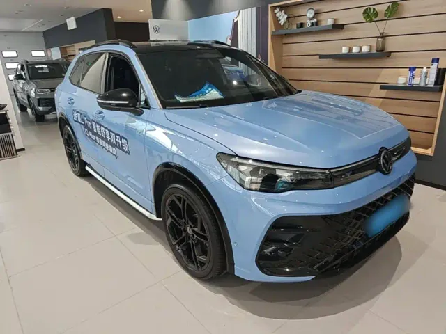 Volkswagen Tiguan L — Фото автомобиля 3