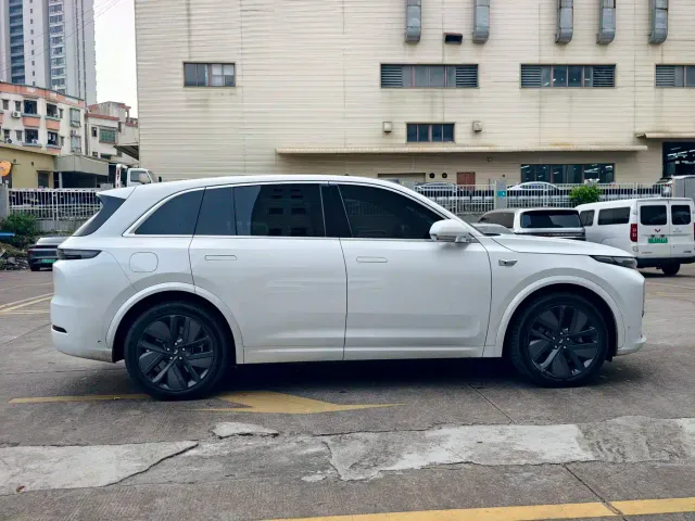 Li Auto L7 — Фото автомобиля 5