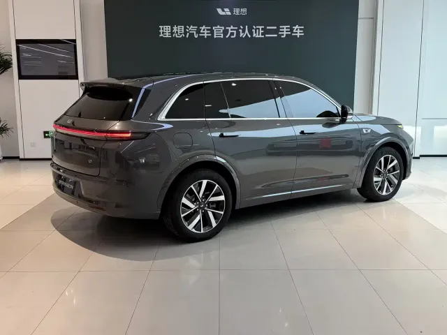 Li Auto L7 — Фото автомобиля 8