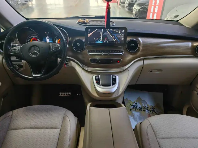 Mercedes-Benz V-Class — Фото автомобиля 12