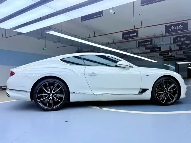 Bentley Continental — Фото автомобиля 7
