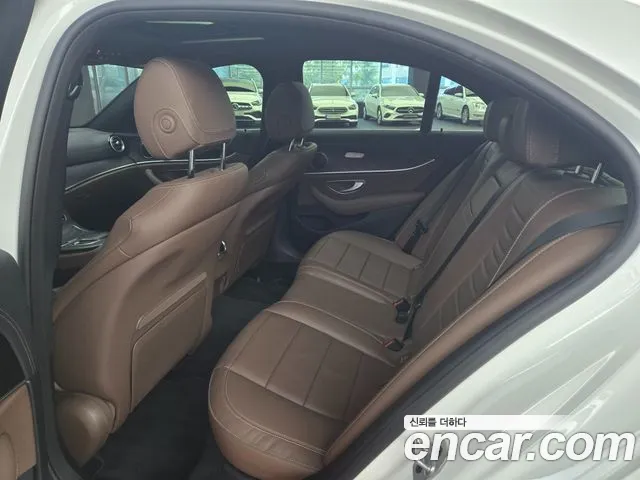 Mercedes-Benz E-Class — Фото автомобиля 9